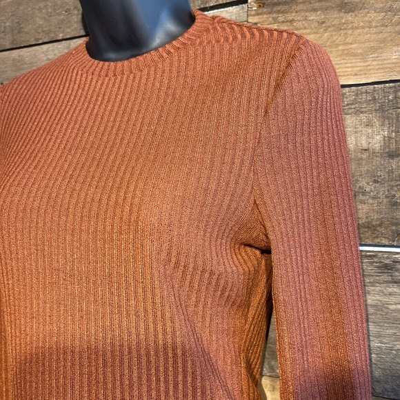 Burnt Orange Top - Picture 3 of 4